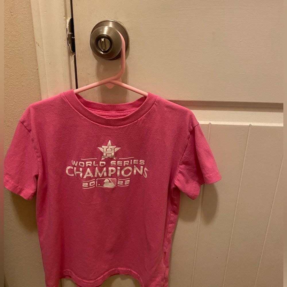 Child’s Astros shirt